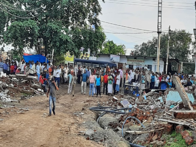 Bihar News : जमीन की जंग में बह गया खून, बांका के सीओ पर जानलेवा हमला, ठाकुरबाड़ी से अतिक्रमण हटाने के दौरान बवाल