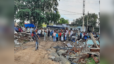 Bihar News : जमीन की जंग में बह गया खून, बांका के सीओ पर जानलेवा हमला, ठाकुरबाड़ी से अतिक्रमण हटाने के दौरान बवाल