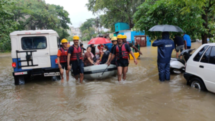 Maharashtra Rain & Flood LIVE: महाराष्ट्र के सांगली जिले में बारिश से बने बाढ़ जैसे हालात, सड़क पर चल रही नाव