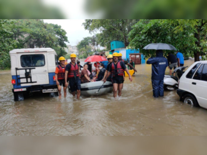 Maharashtra Rain & Flood LIVE: महाराष्ट्र के सांगली जिले में बारिश से बने बाढ़ जैसे हालात, सड़क पर चल रही नाव