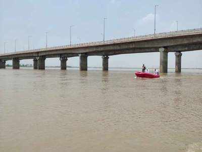 अयोध्या में लगातार बढ़ रहा सरयू का जलस्तर, दो दर्जन से ज्यादा गांवों में बाढ़ का खतरा, प्रशासन अलर्ट