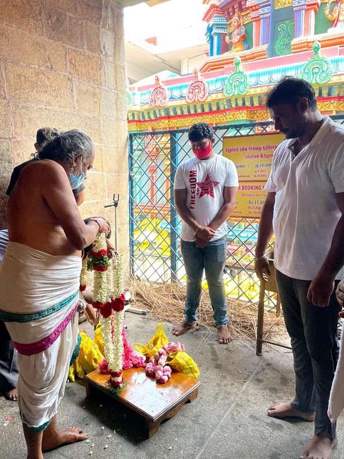 ಶನಿ ದೇವಾಲಯದಲ್ಲಿ ನಟ ದರ್ಶನ್ ಪ್ರಾರ್ಥನೆ