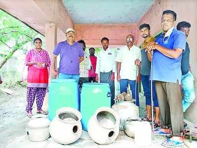 గుంటూరు: నాలుగేళ్లుగా తెరవని స్కూల్.. దందా గురించి తెలిసి పోలీసులు షాక్