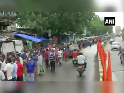 Video: मुंबई के धारावी में कोविड वैक्सीनेशन के लिए सेंटर के बाहर लगी लाइन