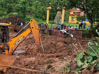 Khed Posare Landslide रत्नागिरी: खेडमध्ये दरडीखाली ८ मृतदेह आढळले; ९ गावकरी अजूनही बेपत्ता