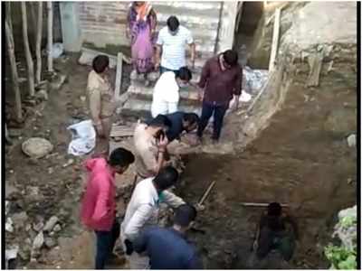 Agra News: मिट्टी की ढांग गिरने से मजदूर की मौत, एक गंभीर घायल