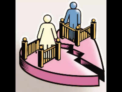 Gujarat News: पत्नी की तरफ से मुकदमेबाजी तलाक का आधार नहीं... गांधीनगर कोर्ट ने खारिज की याचिका