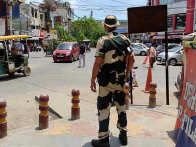 Delhis Market: तिलक नगर मार्केट में दिखा सख्ती का असर, दो दिन मार्केट बंद रही तो लोगों ने लगाए मास्क