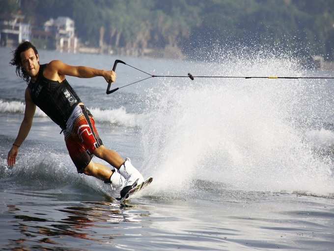 गोवा में वाटर स्की - Water Ski Sports In Goa In Hindi