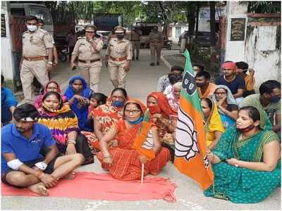 Ambedkarnagar News: कोतवाली गेट पर भाजपाइयों का हल्‍ला बोल, लगाए पुलिस मुर्दाबाद के नारे
