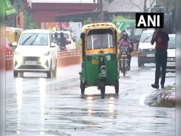 Delhi Rains Live Update: अगले 24 घंटे में MP के इन जिलों में भारी बारिश के आसार, मौसम विभाग ने दी जानकारी