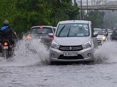Delhi Rains: मथुरा रोड, धौला कुआं... तेज बारिश से दिल्ली का बुरा हाल, जगह-जगह भरा पानी
