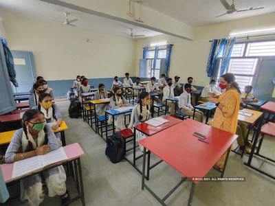 School Reopen News: स्‍कूल खुले मगर क्‍लासेज से कतरा रहे बच्‍चे, पैरंट्स को तीसरी लहर की टेंशन