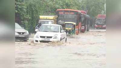 Dellhi-NCR Raining : दिल्ली-एनसीआर में बारिश से बुरा हाल, सड़कों पर भरा पानी तो रेंगने लगा ट्रैफिक