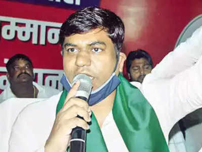 Bihar Politics: योगी से पंगा ले फंस गए बिहार के मंत्री मुकेश सहनी, फैसलों पर VIP के ही विधायक ने ही उठा दिए सवाल