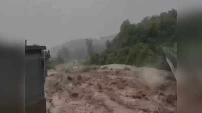 Himachal Flood: हिमाचल प्रदेश में बारिश से तबाही, लाहौल में बादल फटने के बाद बाढ़ में कई लापता