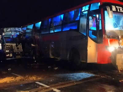 Barabanki Bus Accident : दर्दनाक हादसे में जान गंवाने वाले 9 लोगों की हुई पहचान, सभी बिहार के...देखिए लिस्ट