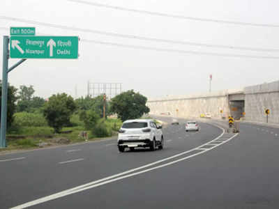 Delhi Meerut Expressway News: हादसों पर लगेगी लगाम! दिल्ली-मेरठ एक्सप्रेसवे के किनारे सभी होर्डिंग्स हटेंगे