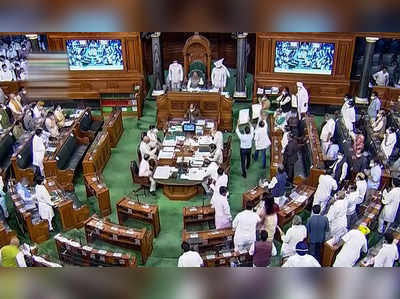 Lok Sabha ruckus : १० खासदारांवर निलंबनाची टांगती तलवार? पेगासस प्रकरणी लोकसभा अध्यक्षांच्या दिशेने कागदपत्रे भिरकावली