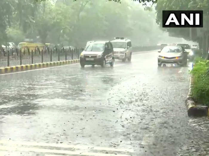 Cloudburst Live Updates: दिल्ली में हो रही झमाझम बारिश