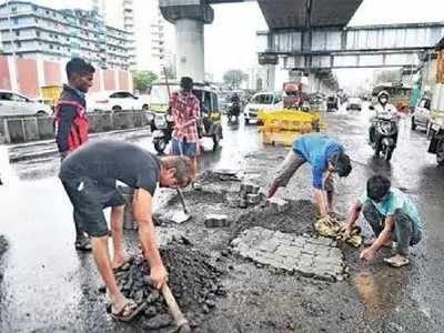 रस्त्यांच्या कामासाठी हजारो कोटींचा खर्च; तरीही मुंबई खड्ड्यात