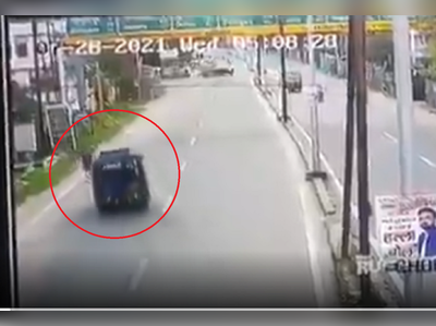 CCTV फुटेज : मॉर्निंग वॉकला निघालेल्या न्यायाधीशाला टेम्पोची जाणून बुजून धडक