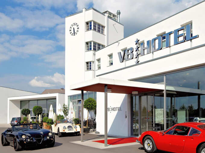 V8 hotel