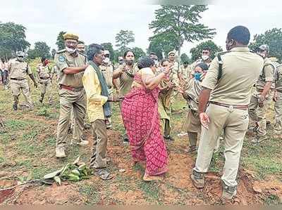 హరితహారంలో ఉద్రిక్తత: ప్రాణాలైనా వదులు కుంటామని గిరిజనులు శపథం!