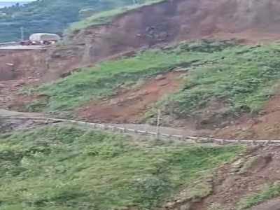Himachal Landslide: खौफनाक.... हिमाचल के नाहन में ऐसा दरका पहाड़ कि उल्टे पैर दौड़ पड़े वीडियो बना रहे लोग, पूरा हाइवे ही साफ, सैकड़ों लोग फंसे