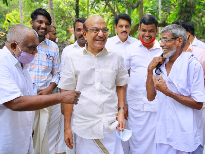 ​കുഞ്ഞാലിക്കുട്ടിയുമായി കൂടിക്കാഴ്ച നടത്തി