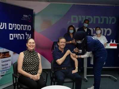 इजरायल में कोरोना वैक्सीन की तीसरी डोज लगाने का काम शुरू, सबसे पहले राष्ट्रपति को दिया गया बूस्टर शॉट