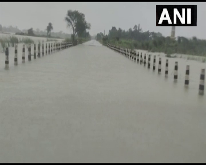 पश्चिम बंगाल: बारिश की वजह से दुर्गापुर में जलभराव हुआ।