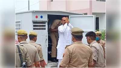 Bhadohi News: बाहुबली विधायक विजय मिश्रा की पुलिस से नोकझोंक, कोर्ट में पेशी के दौरान हुआ वाकया