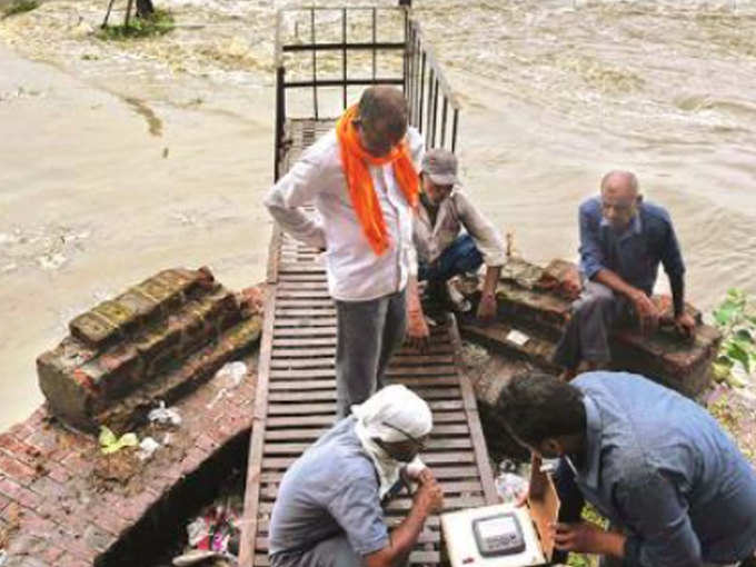 यमुना का जलस्तर खतरे के निशान से ऊपर