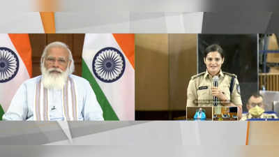 pm modi to ips probationers : PM मोदींनी विचारले, डॉक्टरकी सोडून IPS का झाल्या? महिला अधिकाऱ्याने प्रेरणादायी उत्तर