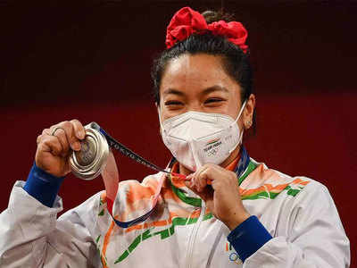 टोक्यो ओलंपिक में सिल्वर मेडल जीतने वाली मीराबाई चानू के जीवन पर बनेगी फिल्म
