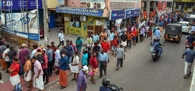 ഒരു ലക്ഷം ആളുകൾക്ക് ഒരു ഔട്ട്ലെറ്റ്