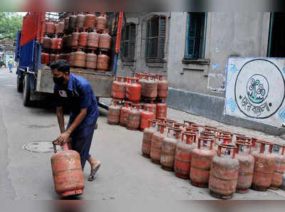 LPG Gas: अगस्त महीने के पहले दिन बढ़े गैस सिलेंडर के भाव, जानिए अब क्या हो गई है कीमत