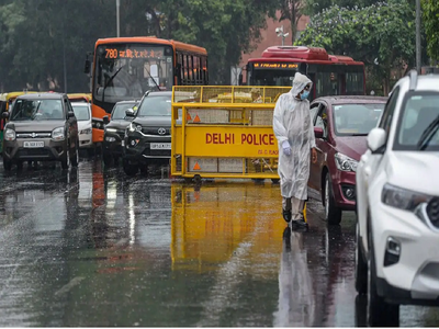 Delhi Rain News : दिल्ली में हो रही बारिश के बाद उमस से राहत, सुहाना हो गया मौसम