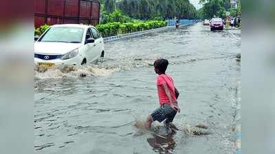 জল জমার সমস্যা কাটবে আগামী বছরে, আশ্বাস ফিরহাদের