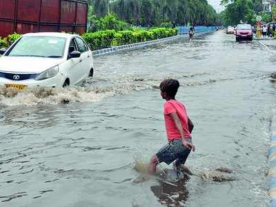 জল জমার সমস্যা কাটবে আগামী বছরে, আশ্বাস ফিরহাদের