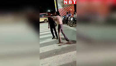 लखनऊ में बीच चौराहे कैब चालक को पीटती रही युवती, तमाशबीन बनी पुलिस और लोग, देखें वायरल वीडियो