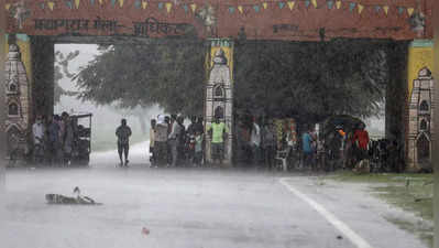 Monsoon in UP: यूपी के बाराबंकी में भारी बारिश तो हरदोई, रायबरेली में सूखे के हालात