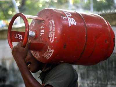 പാചക വാതക സബ്‍സിഡി ഇല്ല; വാണിജ്യ സിലിണ്ടറുകൾക്ക്   വില കൂടി