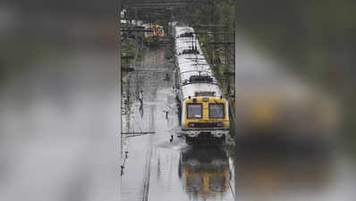 Railway news: मुंबई में मूसलाधार बारिश ने किया भार नुकसान, पटरी पर ट्रेन को लाने में लगते 15 दिन लेकिन रेलवे ने 48 घंटों में ही कर दिखाया काम