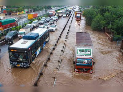 Delhi-Meerut expressway: करोड़ों रुपये खर्च, मॉनसून की पहली बारिश में जर्जर हुआ पीएम नरेंद्र मोदी का ड्रीम दिल्ली-मेरठ एक्सप्रेसवे