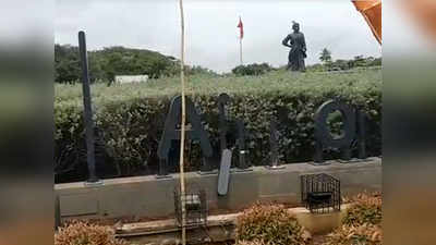 मुंबई विमानतळावर अदानी एअरपोर्टचा फलक; संतप्त शिवसैनिकांनी केली तोडफोड
