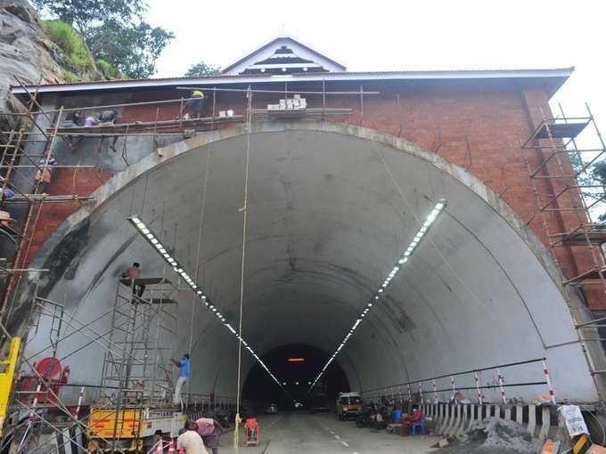 പതിറ്റാണ്ടുകള്‍ പഴക്കമുള്ള കുരുക്ക്