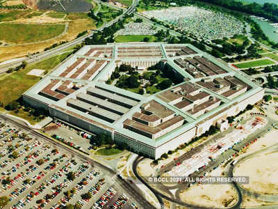 pentagon on lockdown : अमेरिकेचे पेंटागन लॉकडाउन; बाहेर गोळीबाराची घटना, शूटर फिरत असल्याचं वृत्त