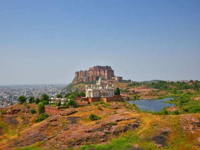 गुजरात के पास माउंट आबू - Mount Abu near Gujarat in Hindi